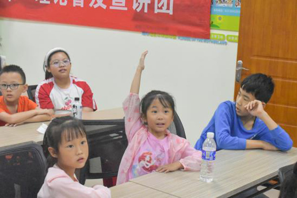 圖為科普課程互動(dòng)環(huán)節(jié)。重慶電力高專供圖