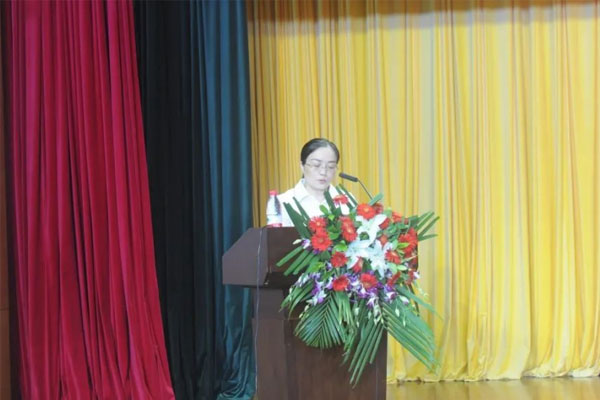 璧山區(qū)衛(wèi)生健康委黨委書記、主任唐應(yīng)容在活動(dòng)中致辭。