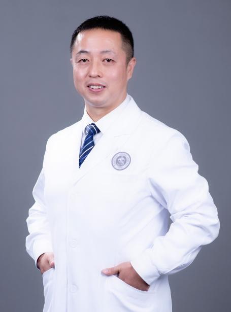 李新，重慶松山醫(yī)院泌尿疾病科，副主任醫(yī)師、醫(yī)學(xué)博士、博士后