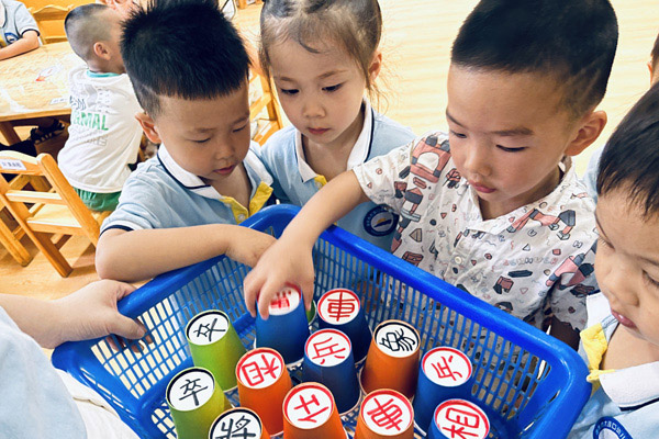 金色世紀園棋苑特色課程。大渡口幼教集團供圖