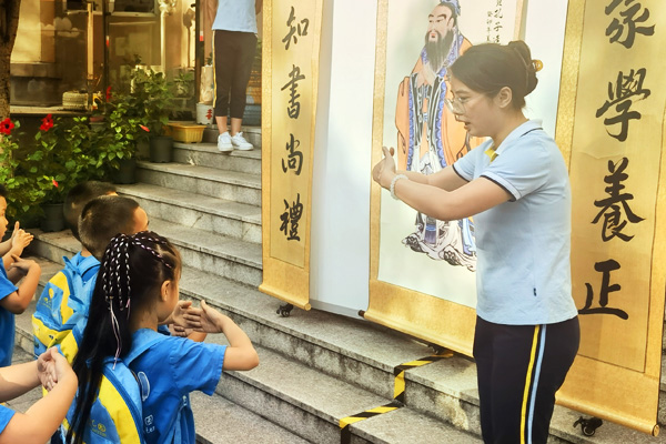 半島樂園尊師儀式。大渡口幼教集團供圖