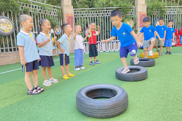 綠地芳草園建構(gòu)游戲。大渡口幼教集團供圖