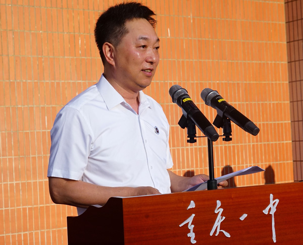重慶一中黨委書記唐宏宇致辭。重慶一中供圖