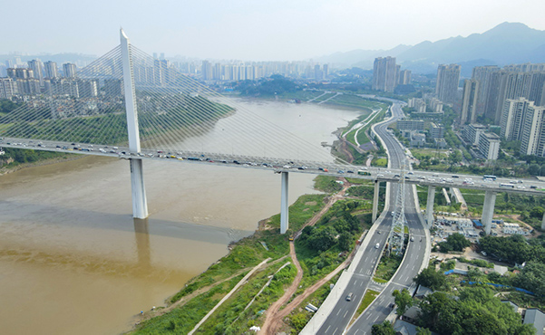 沙濱路濱江沿線修復(fù)自然生態(tài)。人民網(wǎng)重慶供圖