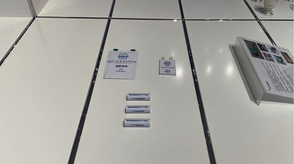 寬溫區(qū)高安全凝膠固態(tài)電池展出樣品。兩江協(xié)同創(chuàng)新區(qū)供圖