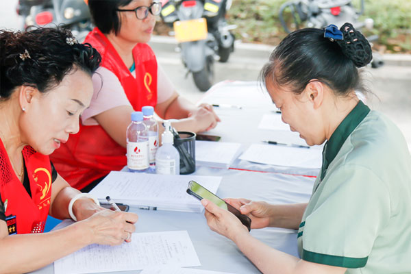 獻(xiàn)血現(xiàn)場。騰訊西南總部供圖