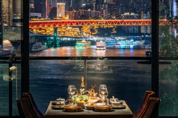 位于南濱路的“滟設(shè)火鍋料理”就餐環(huán)境。受訪者供圖