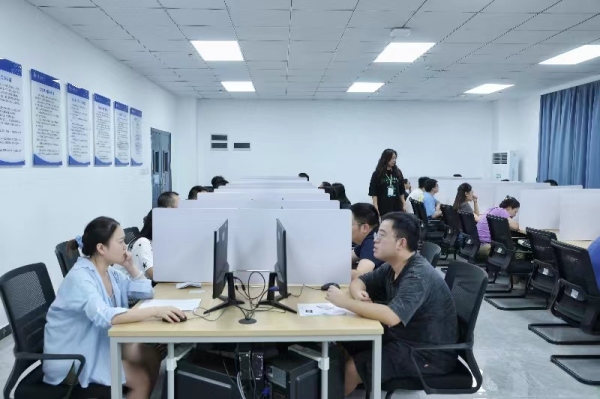 考試現(xiàn)場。重慶市司法局供圖