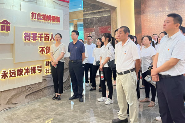 活動(dòng)現(xiàn)場(chǎng)?？骆面脭z