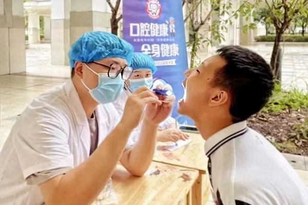口腔疾病篩查。沙坪壩區(qū)陳家橋醫(yī)院供圖