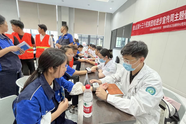 健康義診義檢。璧山區(qū)衛(wèi)生健康委供圖