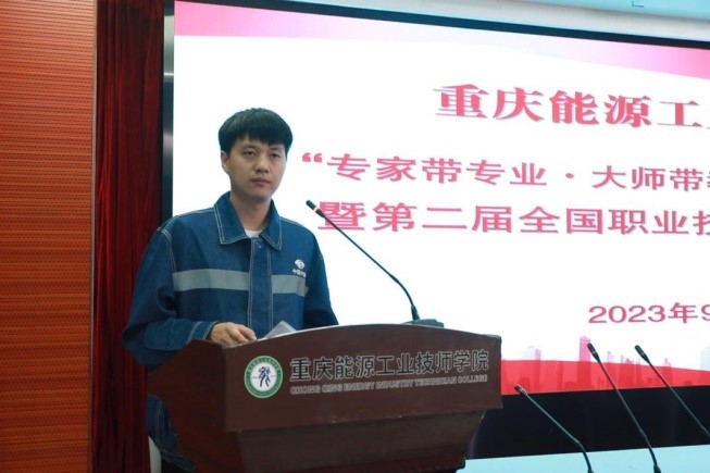 陳國華分享心得。學(xué)校供圖