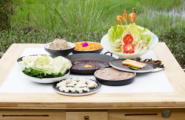 夏至驛站精選新鮮食材，推出生態(tài)火鍋餐。廣陽島綠色發(fā)展公司供圖