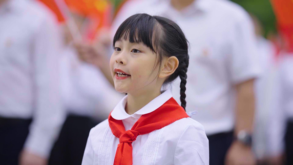 學生演唱。袁杰攝