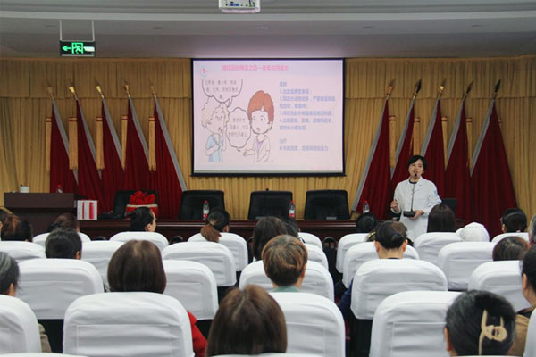 健康知識講座。江津區(qū)婦幼保健院供圖