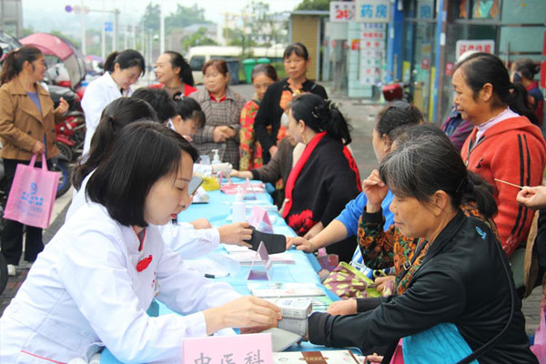 義診現(xiàn)場。江津區(qū)婦幼保健院供圖