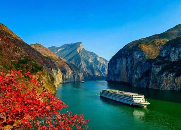 黃金系列游輪通過夔門。重慶旅游集團(tuán)供圖 