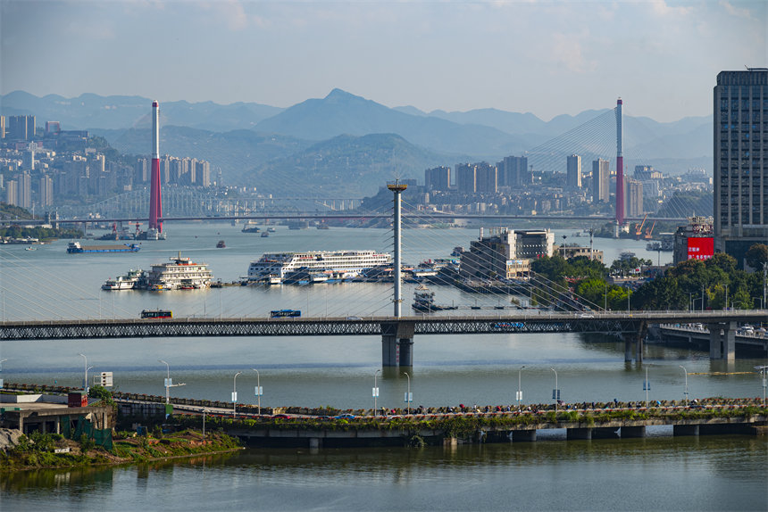 長江萬州段再現(xiàn)高峽平湖壯美景觀。冉孟軍攝