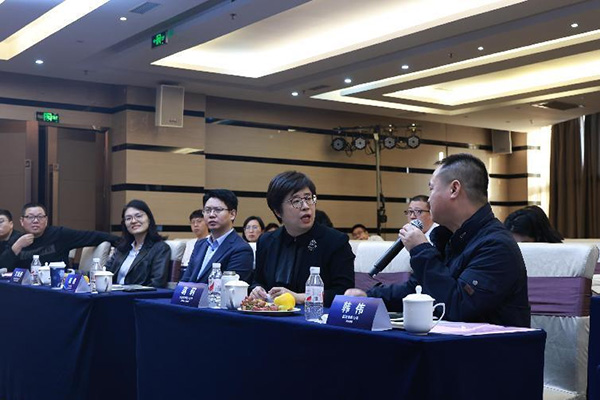 活動現(xiàn)場，參會企業(yè)代表與民生銀行有關(guān)負責人深入交流。民生銀行重慶分行供圖