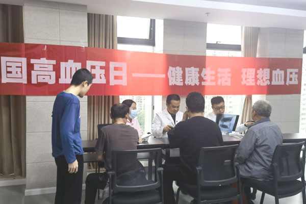 義診現(xiàn)場。重醫(yī)附屬璧山醫(yī)院供圖