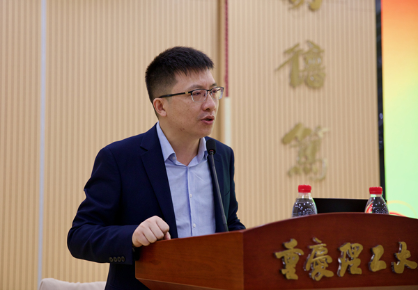 黃光輝在開班儀式上發(fā)言。重慶理工大學(xué)供圖
