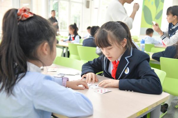 “玩轉(zhuǎn)24點(diǎn)”比賽現(xiàn)場(chǎng)。啟誠(chéng)巴蜀小學(xué)校供圖