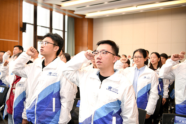 參賽選手宣誓。重慶市人力社保局供圖