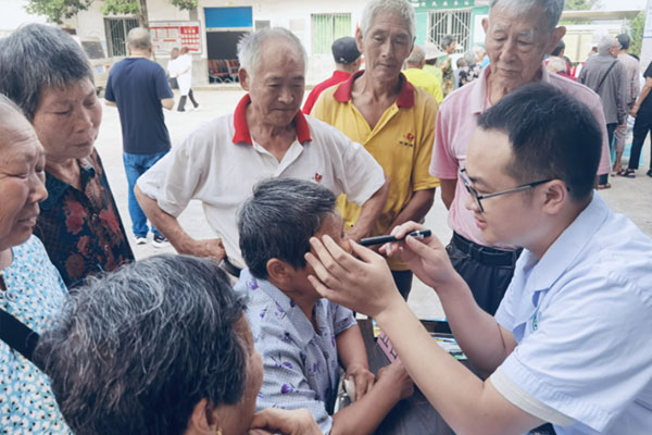 開展義診活動。長壽區(qū)衛(wèi)生健康委供圖