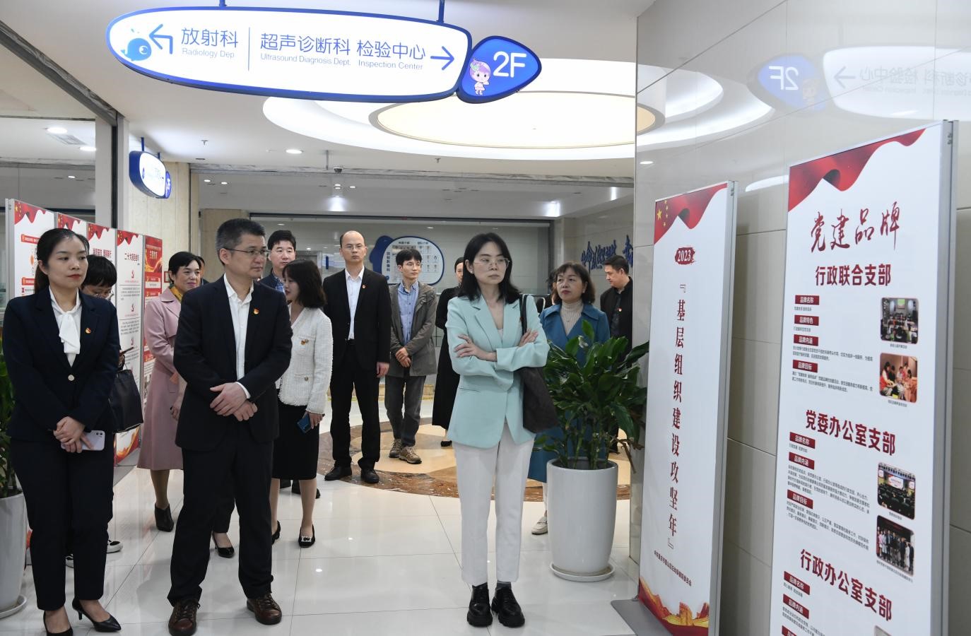 參觀保健院黨建品牌。璧山區(qū)婦幼保健院供圖