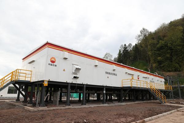 在鐵山坡氣田飛仙關(guān)組氣藏產(chǎn)能建設(shè)供電工程建設(shè)中，創(chuàng)新引入BOO模式，為“電代油”鉆井工程提供了優(yōu)質(zhì)可靠的電能。張家銘攝
