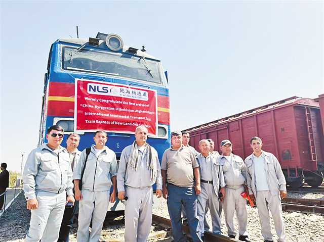 2022年9月22日，陸海新通道“中吉烏阿快線”國(guó)際聯(lián)運(yùn)測(cè)試班列抵達(dá)阿富汗的海拉頓。該班列從重慶集結(jié)，新疆出境，經(jīng)吉爾吉斯斯坦、烏茲別克斯坦，最終抵達(dá)阿富汗海拉頓。