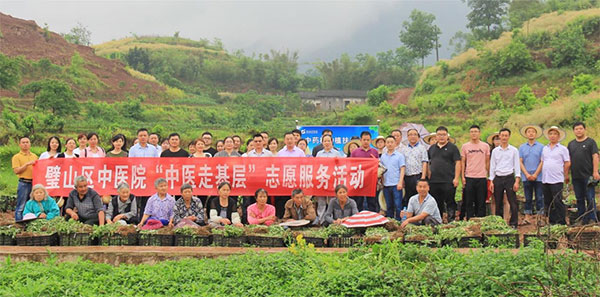 重慶市璧山區(qū)中醫(yī)院開展“中醫(yī)走基層”志愿服務(wù)活動。重慶市璧山區(qū)中醫(yī)院供圖
