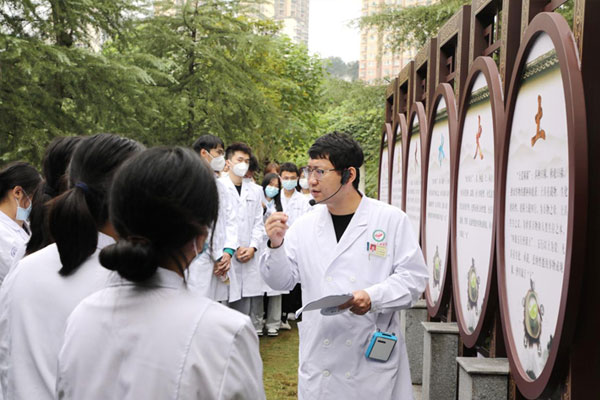 中醫(yī)藥文化宣講。江津區(qū)中醫(yī)院供圖