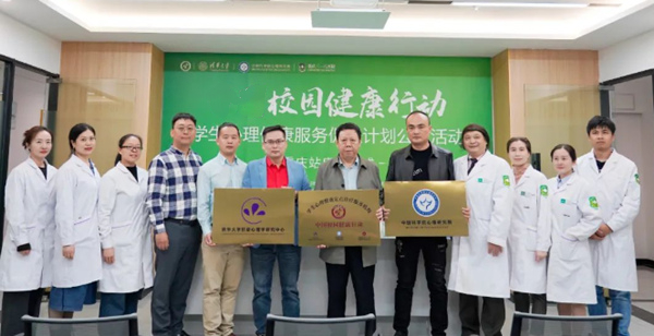 授牌儀式現(xiàn)場。重慶三一八醫(yī)院供圖
