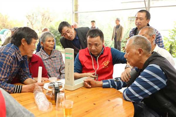 義診。江津區(qū)中醫(yī)院供圖