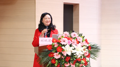 劉曉莉主持會(huì)議。重慶西區(qū)醫(yī)院供圖