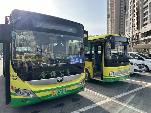 潼南汽車客運(yùn)總站開設(shè)了多條往返遂寧潼南兩地的城際公交線路。莢天宇攝