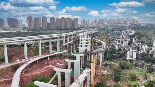 渝長復(fù)線連接道項目建設(shè)現(xiàn)場。楊曜齊攝