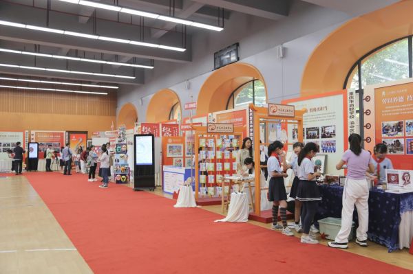 今年9月舉行的“行走的思政課”展演現(xiàn)場(chǎng)。唐文蕤攝