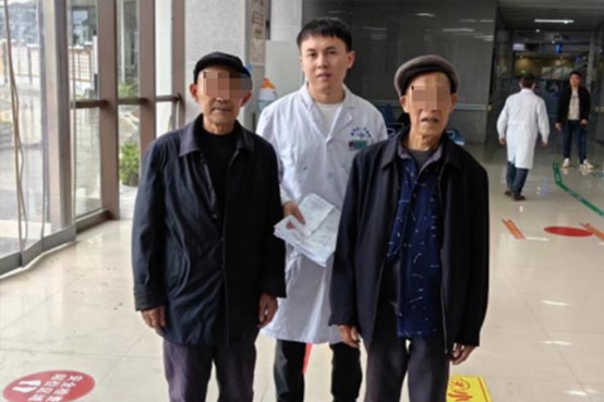 幫助村民完成聽力殘疾鑒定。奉節(jié)縣人民醫(yī)院供圖