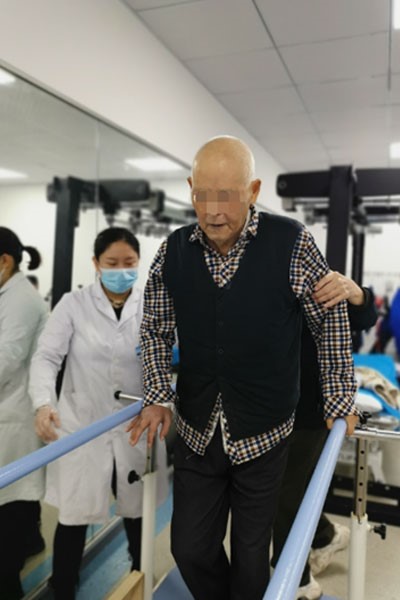 腦梗患者治療后進行康復訓練。重慶市第十三人民醫(yī)院供圖