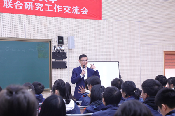段佳良老師的寫作課。重慶市第一實(shí)驗(yàn)中學(xué)供圖