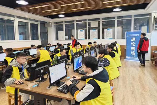 理論知識競賽。重慶市輕工業(yè)學(xué)校供圖