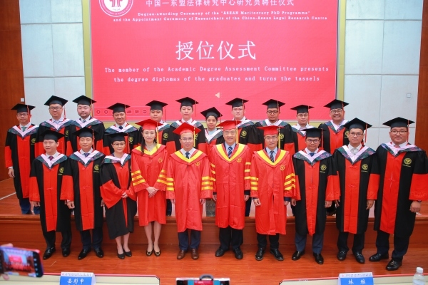 授位儀式現(xiàn)場。西南政法大學(xué)供圖