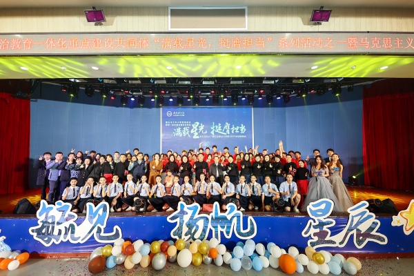 活動結(jié)束后師生合影。西南政法大學(xué)供圖
