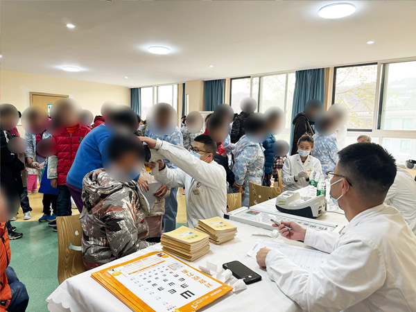 義診現(xiàn)場。重慶小米熊兒童醫(yī)院供圖