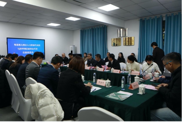 交流座談會(huì)現(xiàn)場(chǎng)。重慶能源工業(yè)技師學(xué)院供圖