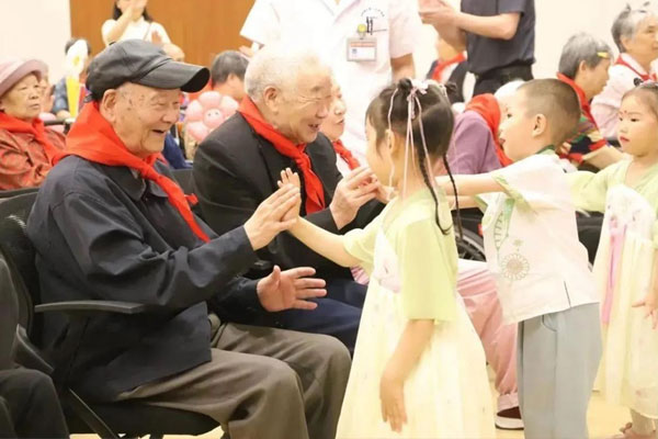 “六一”兒童節(jié)活動現(xiàn)場。兩江新區(qū)人民醫(yī)院供圖
