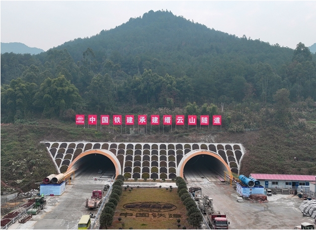 渝遂復(fù)線高速縉云山隧道。項(xiàng)目部供圖