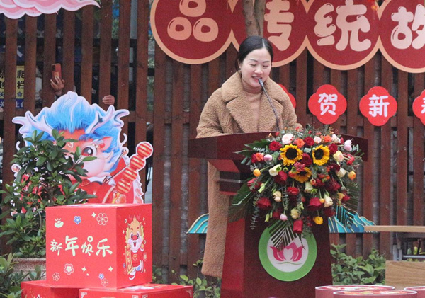 渝北區(qū)蓮花第一幼兒園黨支部書(shū)記、園長(zhǎng)雷蕾新年致辭。渝北區(qū)蓮花第一幼兒園供圖